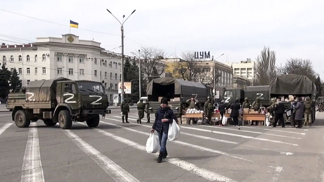 Оккупация херсона. Российские военные в Херсоне. Россия война Херсон. Херсон оккупирован Украиной. Херсон против российских войск.