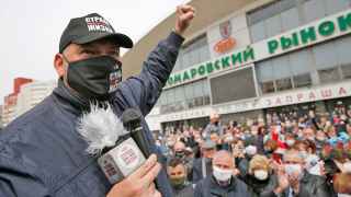 Сергей Тихановский на пикете на площади у Комаровского рынка в Минске 24.05.2020.