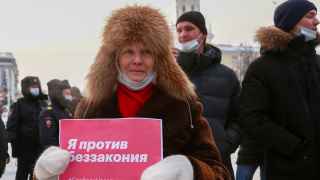 Иваново. Жители города во время несанкционированной акции в поддержку  Навального на площади Советов